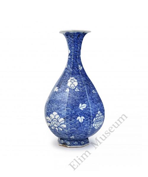 1425 A octagonal shape B&W Yuhuchun vase 